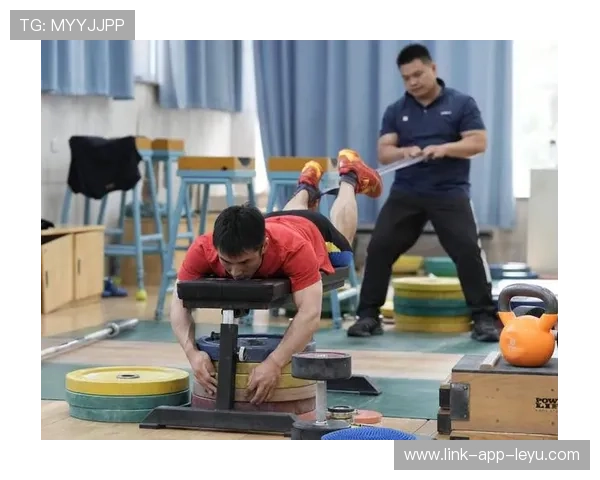 举重协会开展青少年教练员交流与教学观摩活动，举重教育